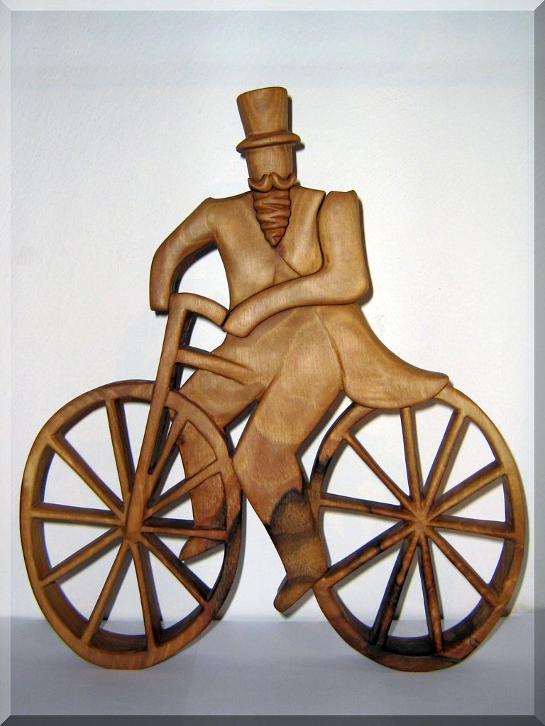 Historický cyklista - sošky a dárky ze dřeva