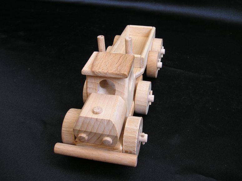 Nákladní auto s návěsem, dřevěná hračka