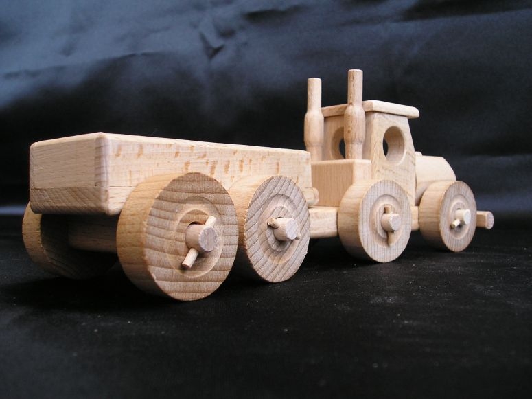Nákladní autíčko pro děti, hračka ze dřeva