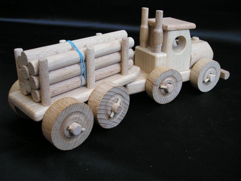 Dřevěný kamion hračka
