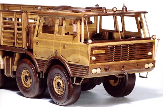 Tatra Kolos, dřevěný model vozidla