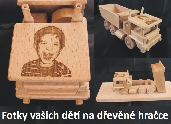 Dřevěné hračky s gravírovanou fotografií dětí, dospělích