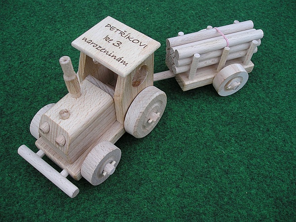 Traktor pro děti, dřevěné hračky se jménem a textem k narozeninám 3 roky