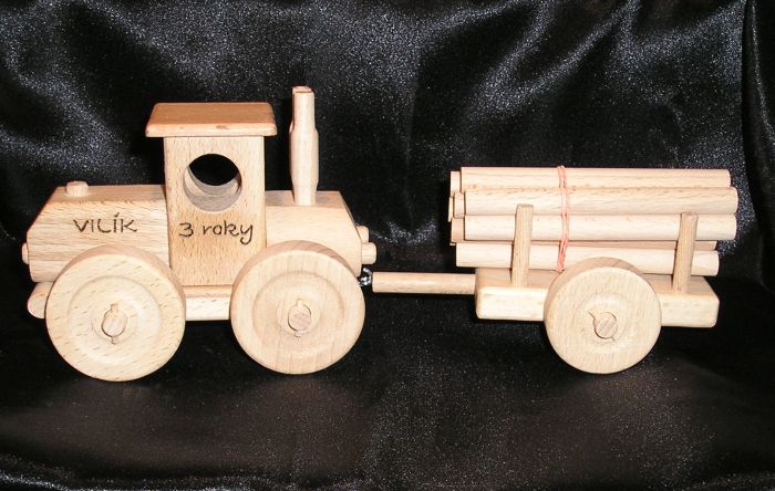 Traktor dřevěné hračky