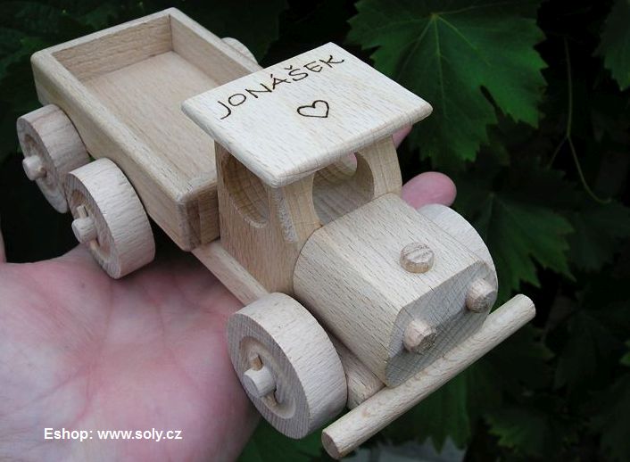 Dřevěné nákladní autíčko, hračky pro děti
