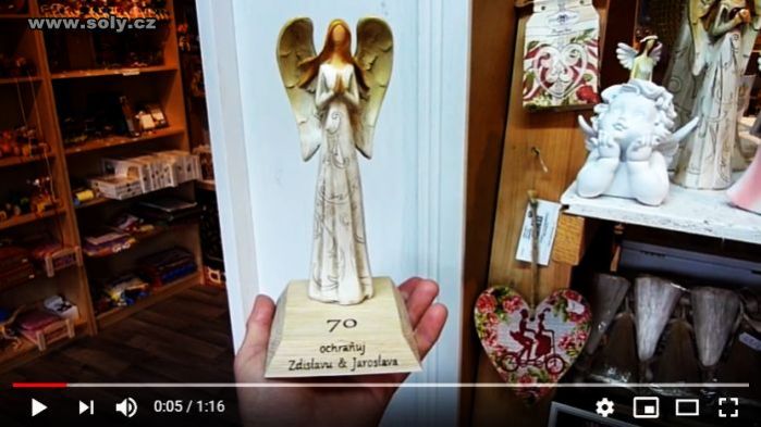 Dřevěný anděl sošky