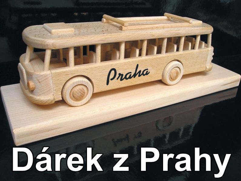 Dřevěné dárky pro turisty, autobus Praha