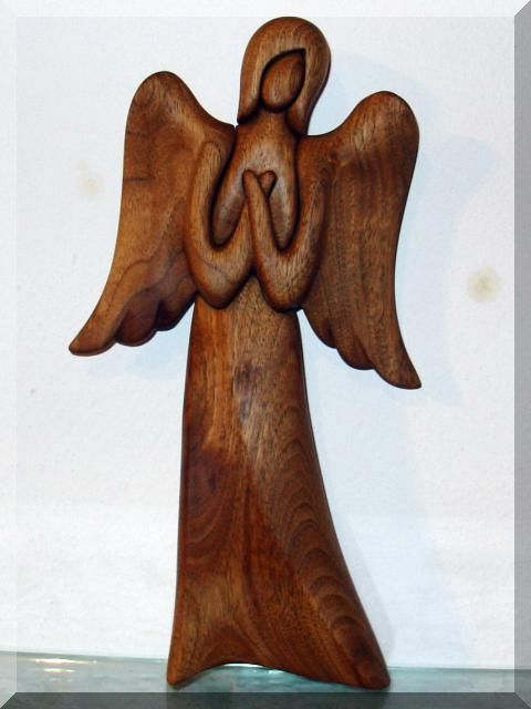 Soška andělé z tmavého ze dřeva