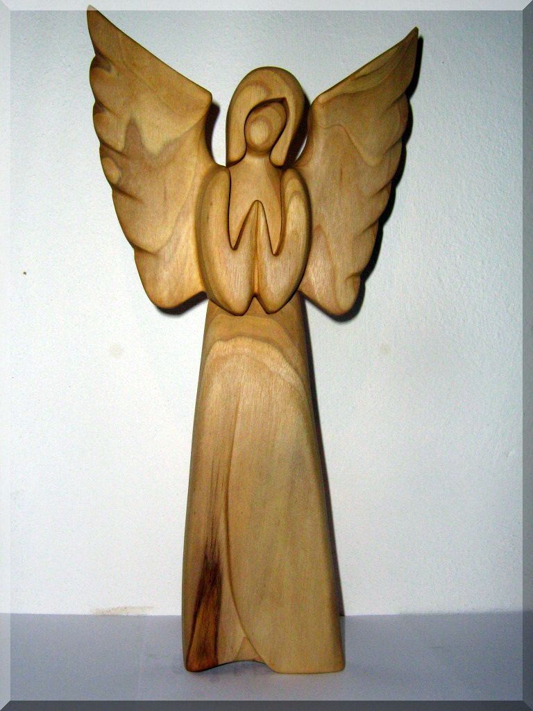 Andělíček s křídly, ze dřeva, kresba dřeva.