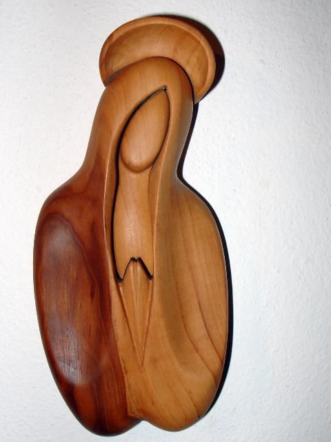 Soška  Madony - panenky Marie ze dřeva