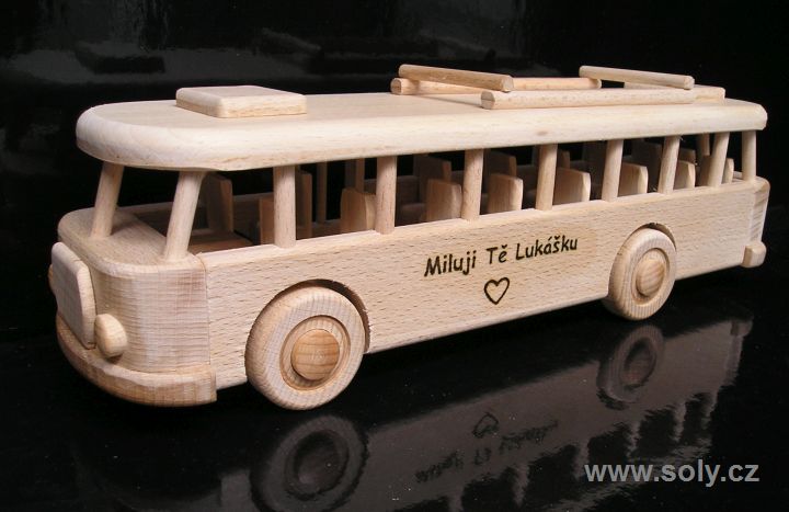 Autobusy dřevěné dárky a hračky