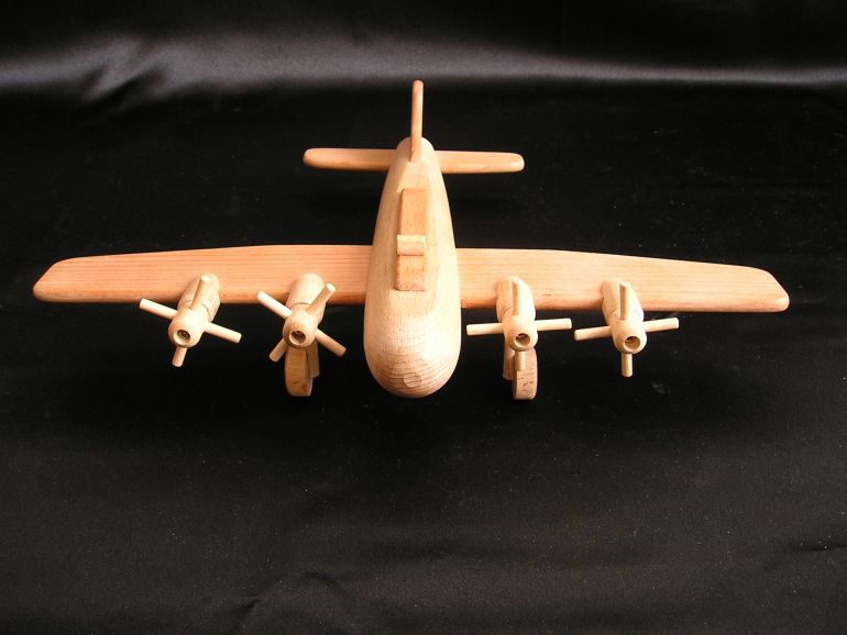 Model letadla B 17, hračka pro kluky na hraní.