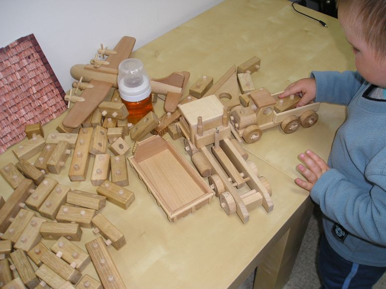 Stavebnice kostky ze dřeva pro děti.
