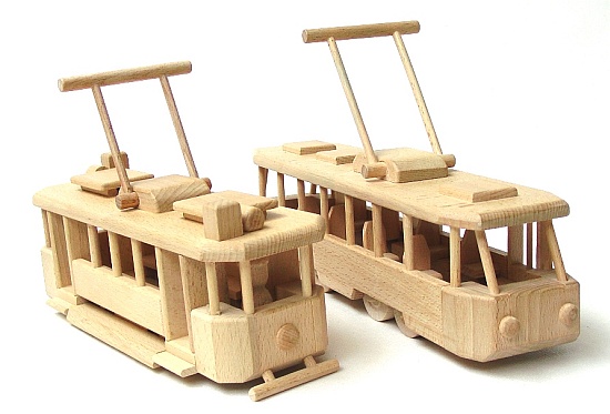 Dřevěné hračky, tramvaje historické a moderní pro děti