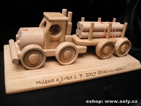 Silniční kamion dřevěná hračka
