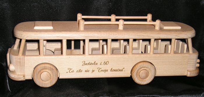 Drevený autobus s venovanim, hračka pre děti