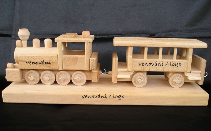 Parní lokomotivy ze dřeva, dárky a hračky s věnováním