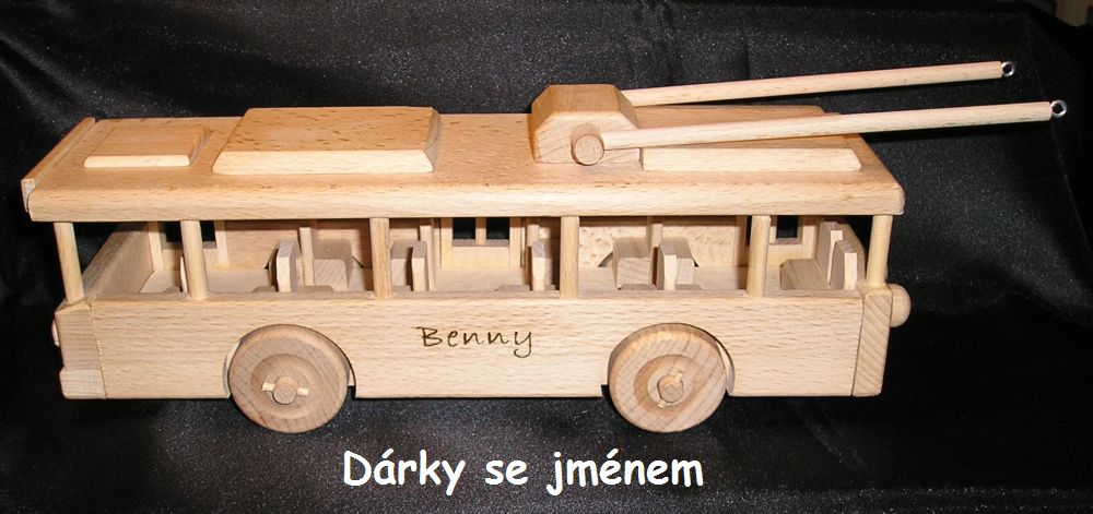 Dřevěný trolejbus, hračka se jménem k narozeninám