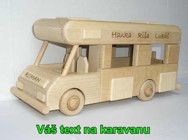 Karavan ze dřeva s dárkovým věnováním textem