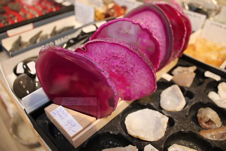 Růžové achátové plátky a minerální kameny obchod Veselí nad Moravou