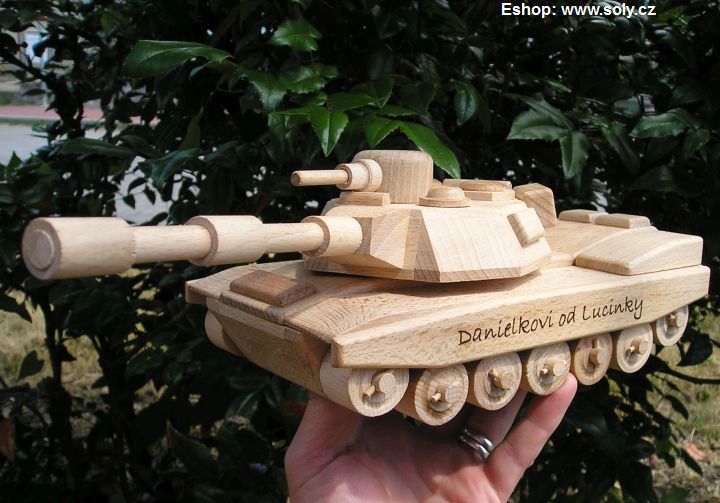 Hračka tank, dárek se jménem nápisem