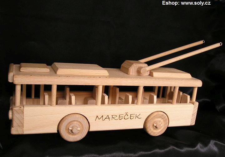 Trolejbus dřevěná hračka k narozeninám