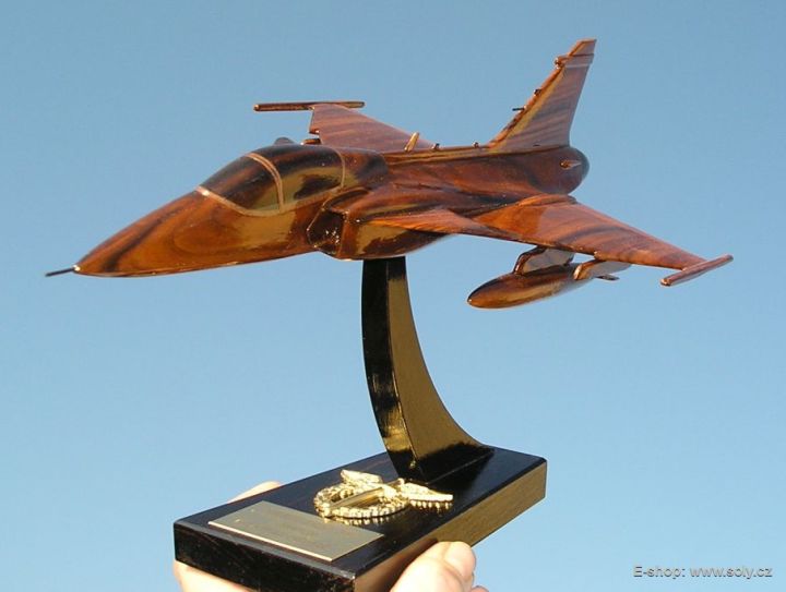 Jas 39 Grippen, model letadla