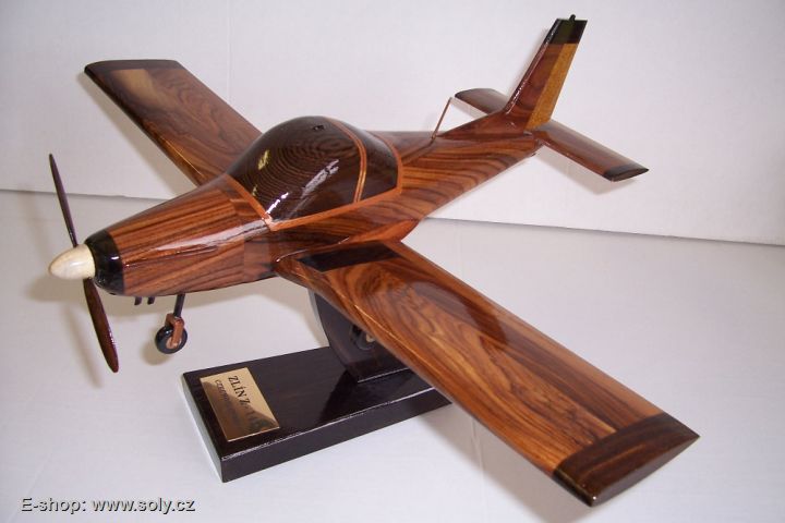 Modell letadla ZLIN Z-142