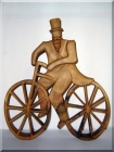 Cyklista dřevěná soška - plastika 35 cm