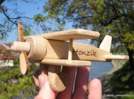 Malé letadlo - dvouplošník ze dřeva, hračka