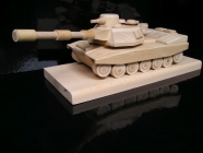 Vojenský tank, dárek na postavě