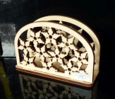 Dřevěný dekorační stojánek na papírové ubrousky