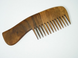 Dřevěné hřebeny na česání dlouhých vlasů