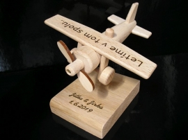 Dřevěné letadlo jako dárek