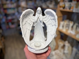 Velký bílý anděl na hroby
