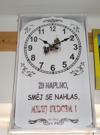 Žij naplno, směj se nahlas, miluj srdcem.