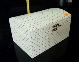 Bílá dekorační krabička, box, škatulka, truhla