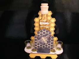 Dárek pro včelaře | dárkový koš, láhev na medovinu