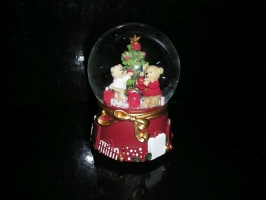 Hrací skleněná vánoční koule a sněžítko