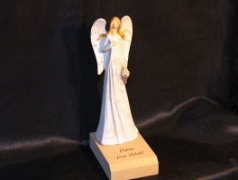 Anděl ochránces kyticí 17 cm (možnost přidat vlastní text)