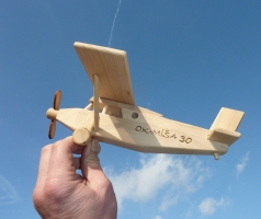 Dřevěné letadlo typ Pilatus - hračky