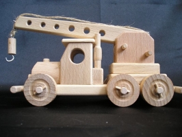 Autojeřáb dřevěná hračka 18 cm