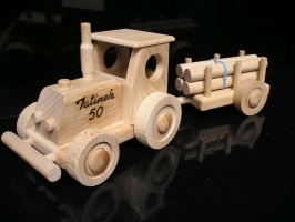 Traktor hračka