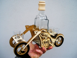 Dárek motorka, motorkář, láhev na alkohol 6x sklenička