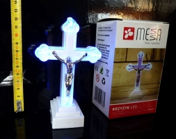 Modře svítící modlitební kříž, křížek s ježíšem, krucifix