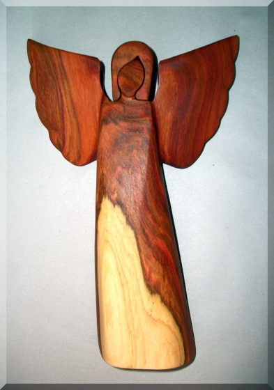Andělé ochránci, dřevěné sošky, materiál švestka, 18 cm