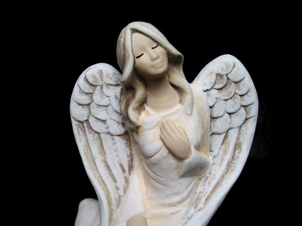 Bílý - jemně béžové tělo anděl sádrová soška