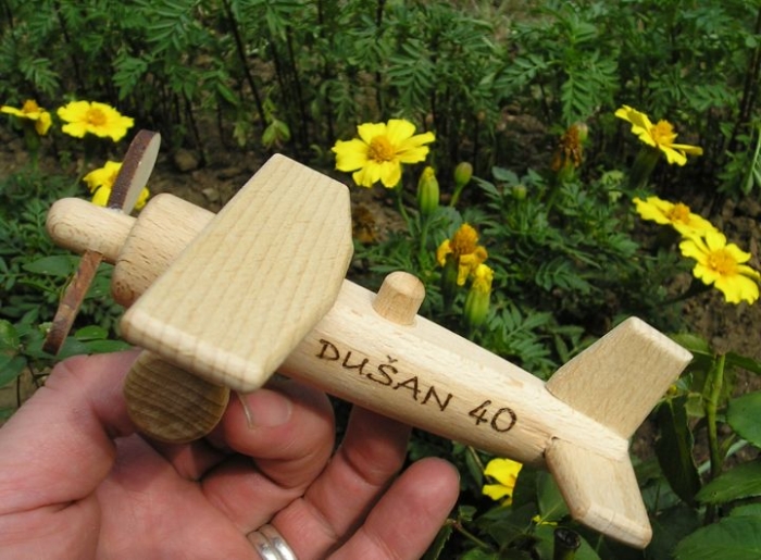 Malé letadlo pro děti, dřevné