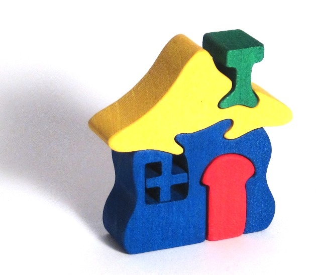 Dřevěné puzzle domeček