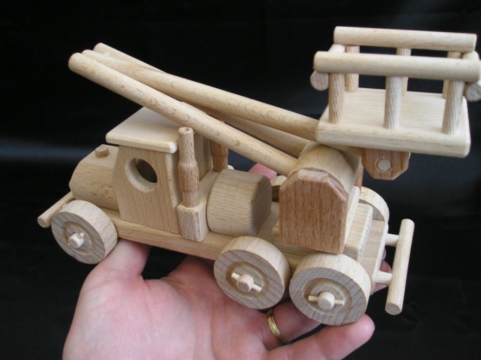 Dřevěná zvedací plošina - hračka